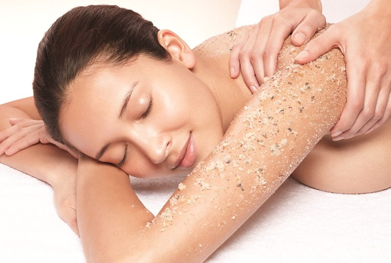 Minh họa quy trình tẩy tế bào chết tại nhà giúp da mịn màng tươi trẻ