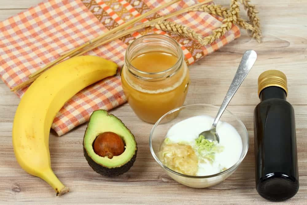 Mặt nạ bơ và chuối giúp dưỡng ẩm, làm mềm da