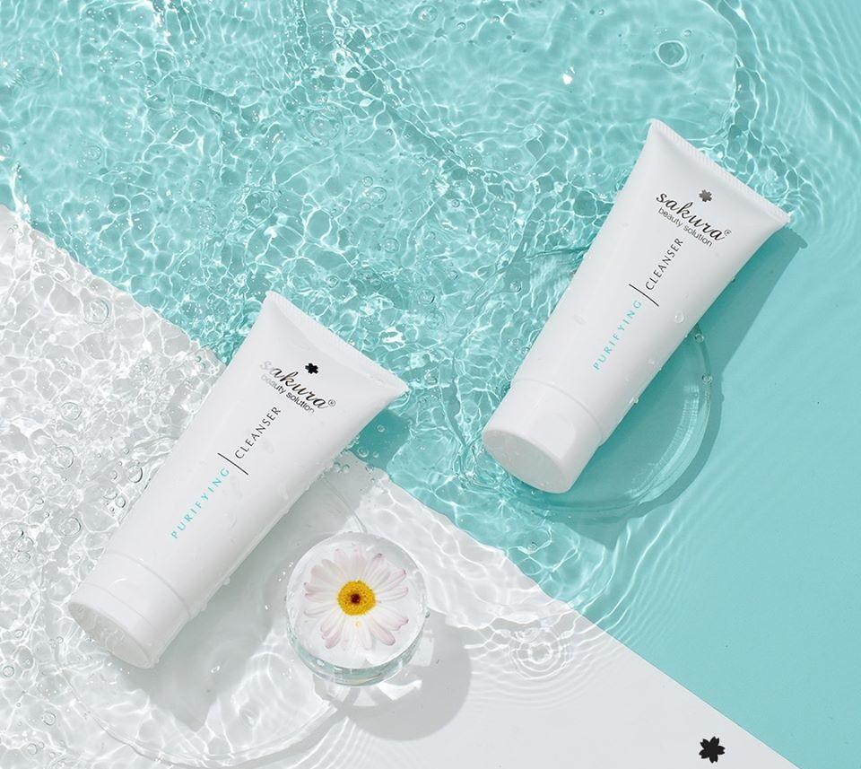 Sữa rửa mặt Sakura Purifying Cleanser làm sạch và ngừa mụn cho da nhờn