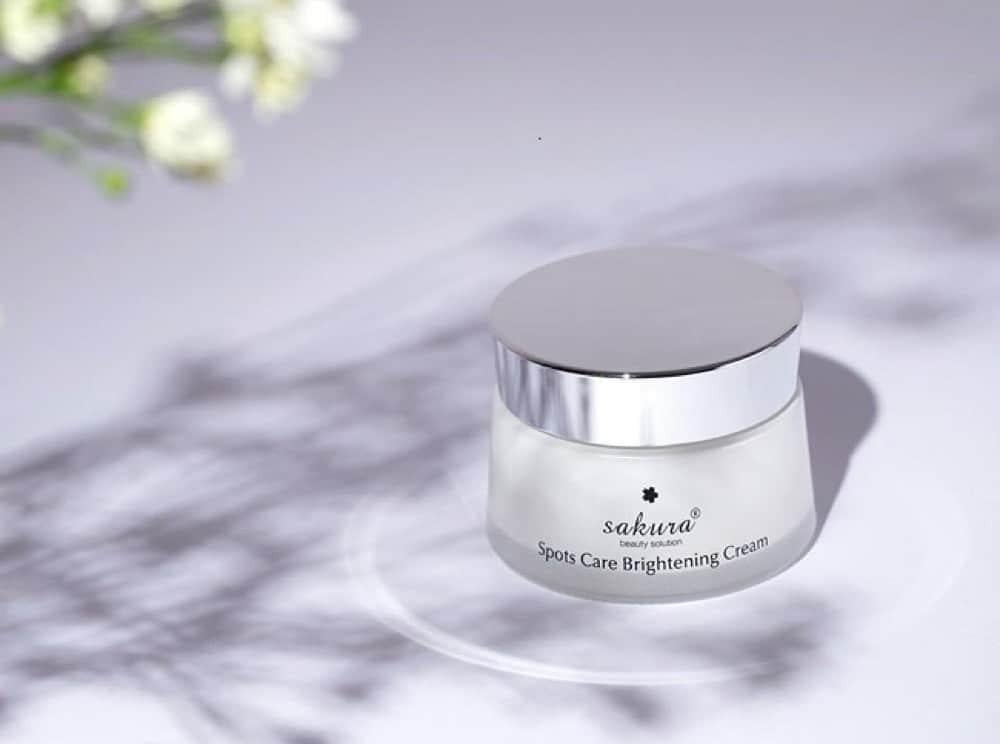 Kem dưỡng trắng da và ngừa nám Sakura Spots Care Brightening Cream Nhật Bản