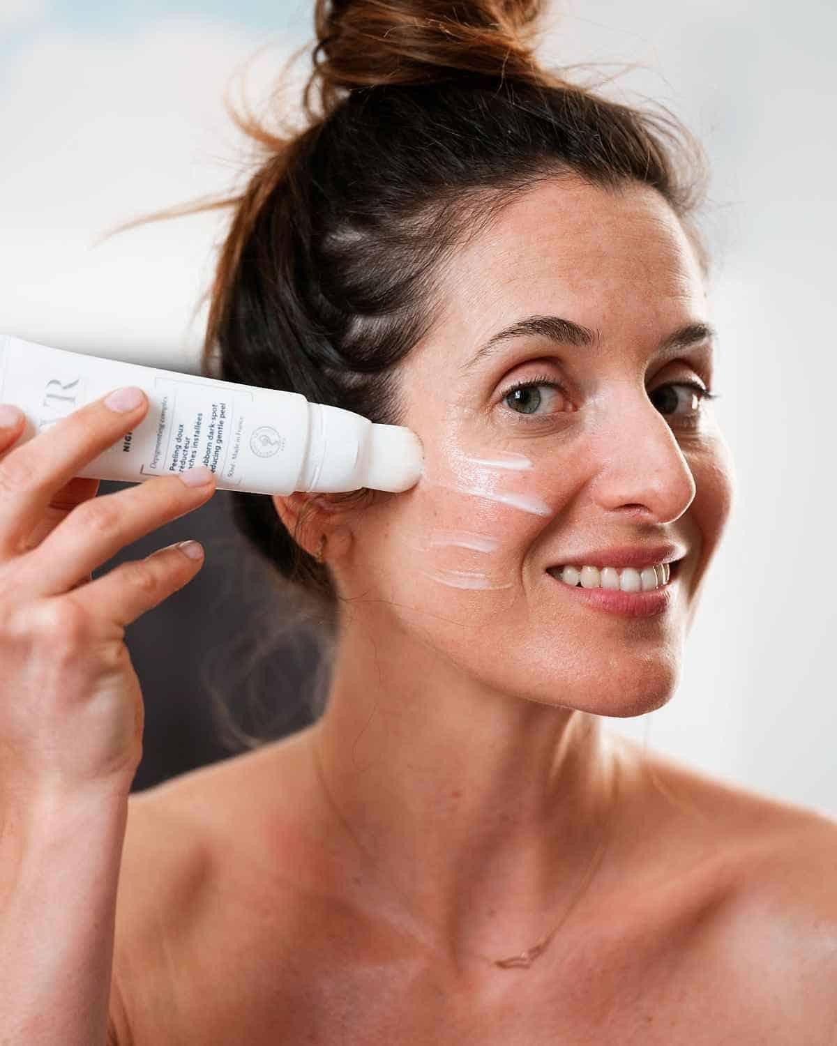 Kem dưỡng làm trắng da ban đêm SVR Clairial Night Peel hiệu quả cho da nám, tàn nhang