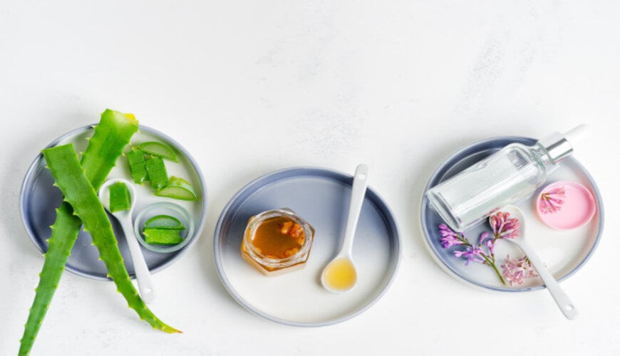 Gel nha đam tươi giúp làm dịu và dưỡng ẩm, một phương pháp làm đẹp da mặt tự nhiên hiệu quả