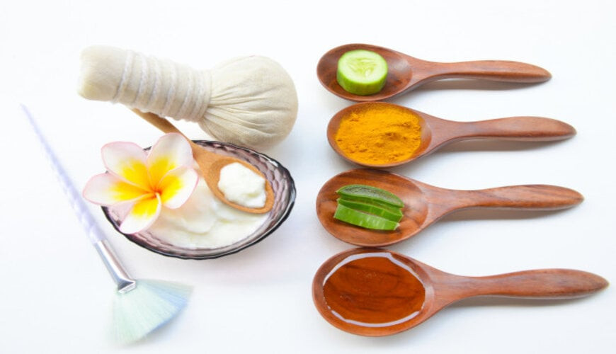 Mặt nạ sữa chua không đường là một cách làm đẹp da mặt tự nhiên đơn giản và hiệu quả