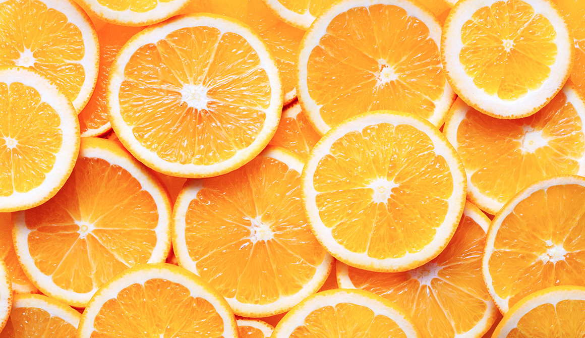 Cam tươi mọng nước giàu vitamin C hỗ trợ sản xuất collagen cho da