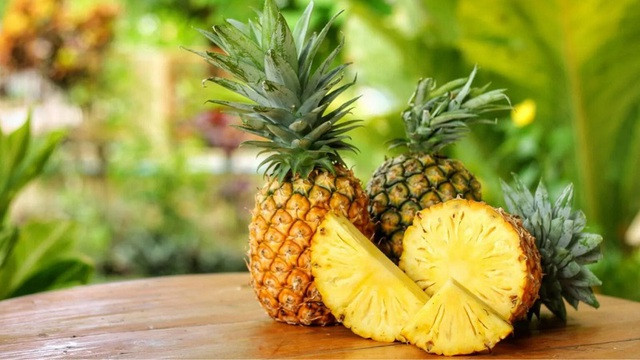 Quả dứa vàng ươm chứa nhiều vitamin và khoáng chất cần thiết cho việc làm đẹp da