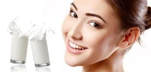 Sữa tươi là nguyên liệu tự nhiên giúp làm sạch và dịu da nhạy cảm