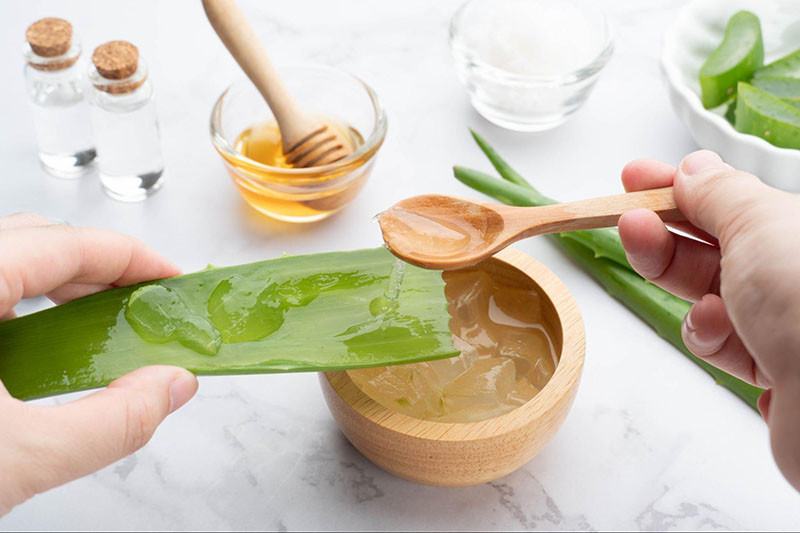 Nha đam giúp làm dịu da cháy nắng, cung cấp độ ẩm và dưỡng sáng da