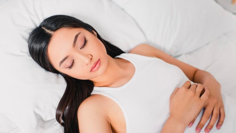 Rửa mặt sạch sau khi đắp mặt nạ mật ong, không nên để qua đêm