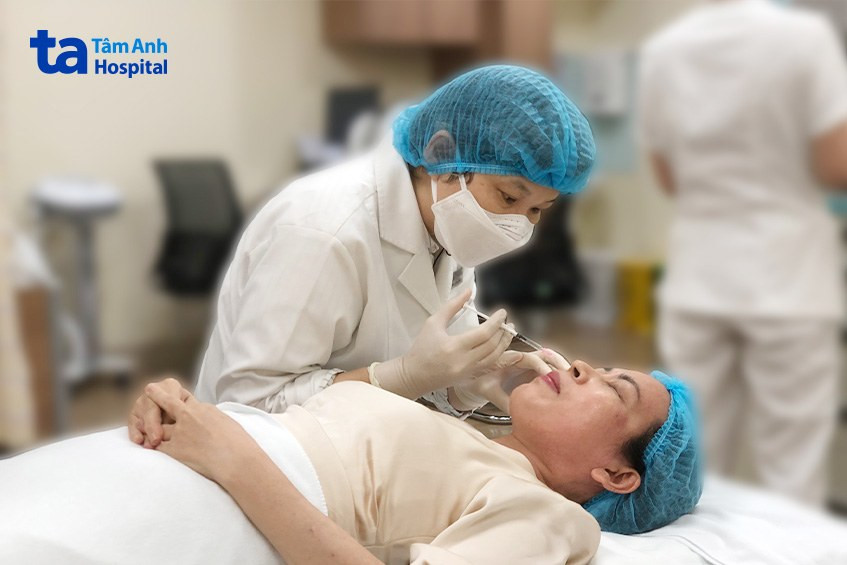 Tiêm HA một trong các bước làm đẹp da nhanh chóng được bác sĩ chuyên khoa thực hiện