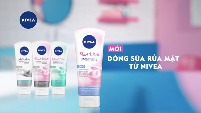 Sữa rửa mặt Nivea ngọc trai với công nghệ bọt siêu nhỏ giúp làm sạch sâu và dưỡng sáng da