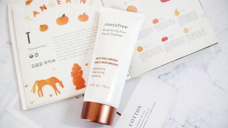 Sữa rửa mặt Innisfree Brightening Pore Facial Cleanser chiết xuất vỏ quýt giúp làm sáng và se khít lỗ chân lông