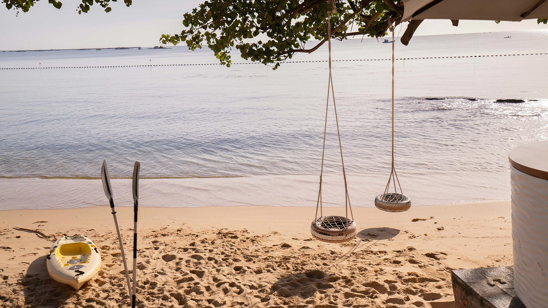 Bãi biển riêng cát trắng tại The Shells Resort &amp; Spa Phú Quốc