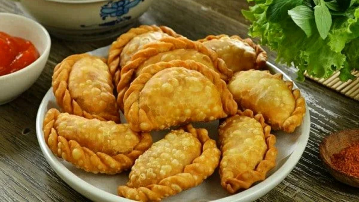 Chiếc bánh gối vàng ruộm, giòn rụm