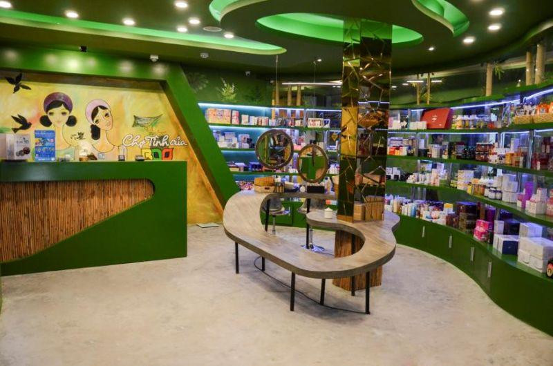 Khung cảnh trưng bày sản phẩm bên trong cửa hàng Chợ Tình Của Boo