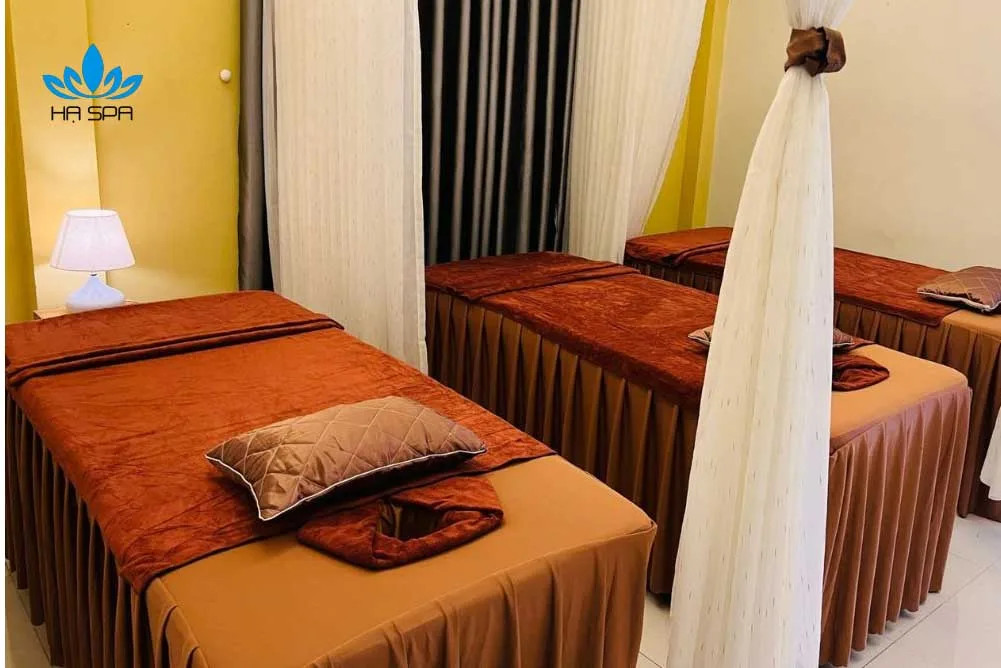 Phòng trị liệu sạch sẽ và thoải mái tại Rainbow Spa ở Quận 1