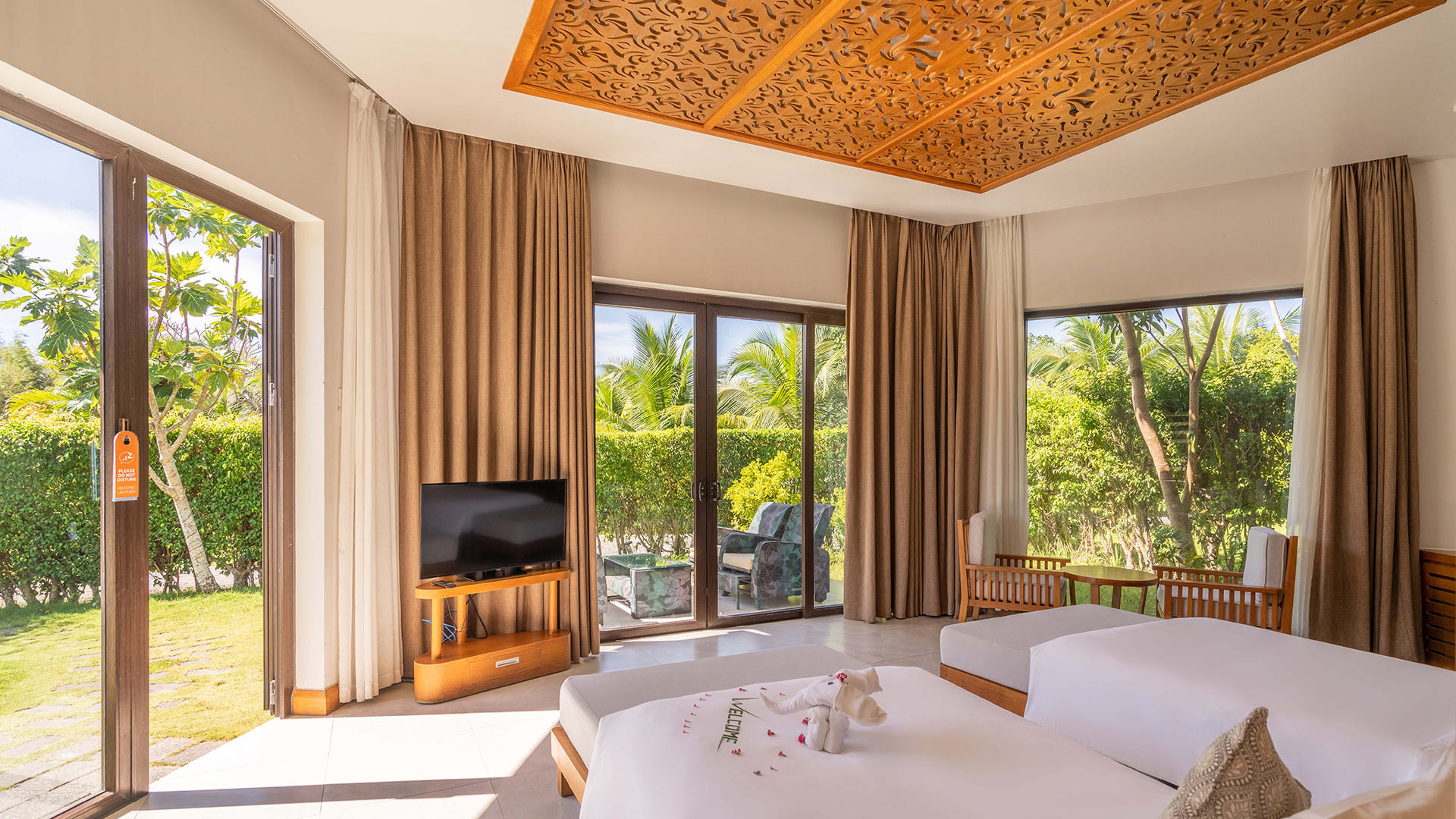 Nội thất phòng Luxury Villa Poolside tại The Shells Phú Quốc