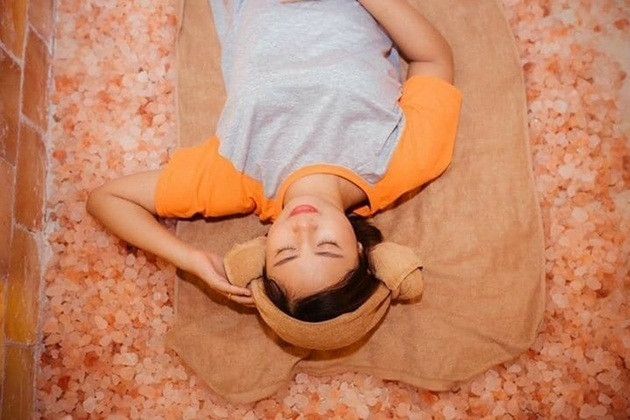 Không gian chờ hiện đại và thoáng đãng tại spa