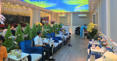 Không gian tiếp đón hiện đại tại Quỳnh Như 137 Spa Quận 1, chuyên massage chân.