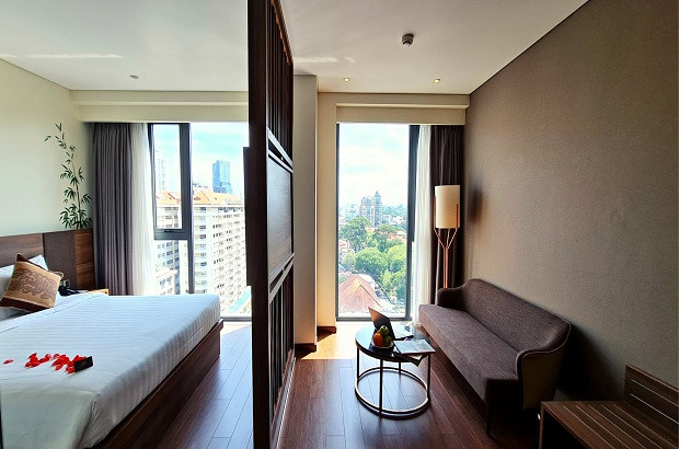 Vách ngăn tách biệt không gian tại Northern Charm Sài Gòn