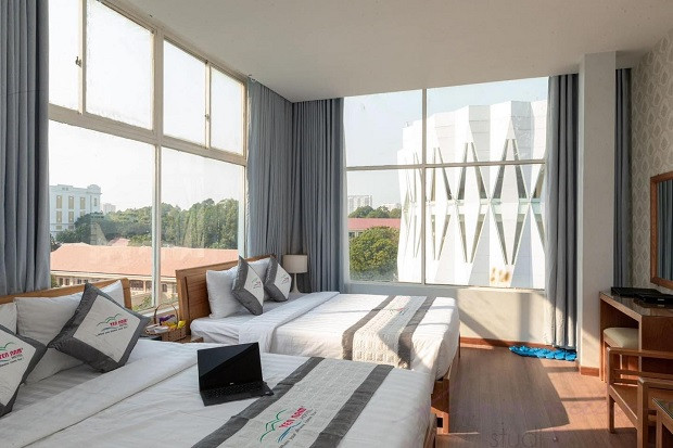 Phòng 4 người view thành phố tại Yến Nam Hotel