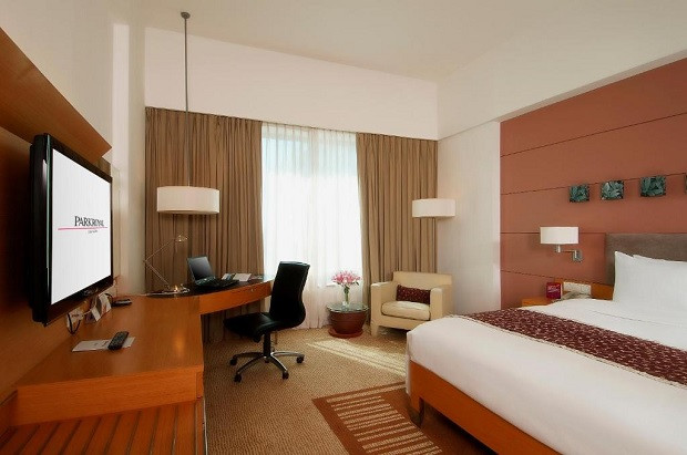 Phòng ngủ tiện nghi tại Parkroyal Saigon
