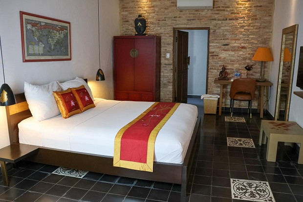 Phòng ngủ đậm nét truyền thống tại La Casita Saigon
