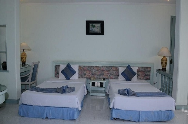 Phòng ngủ hiện đại tại Bát Đạt Hotel