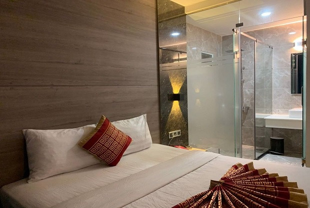 Phòng ngủ lãng mạn tại Hòa Bình Hotel