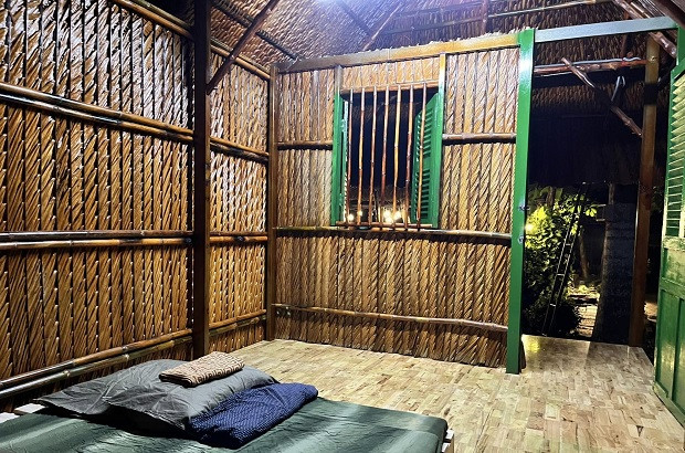 Phòng ngủ mộc mạc tại Saigon Garden Homestay