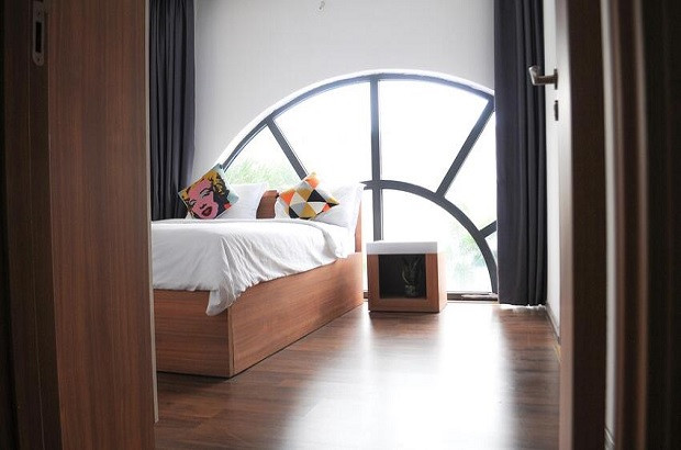 Căn phòng ngủ với thiết kế cửa sổ độc đáo