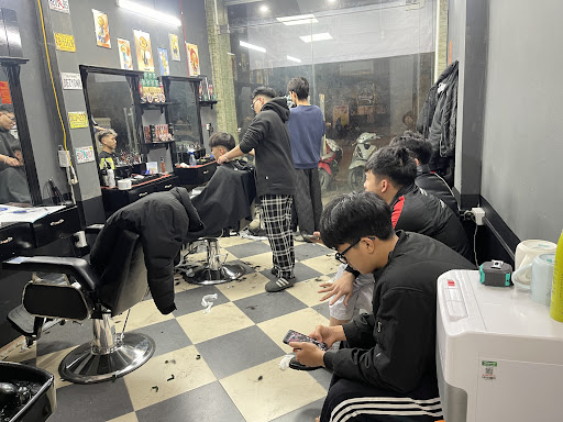 Max Monkey Barbershop - tiệm hớt tóc Long Biên