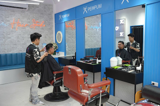 Alt text Đợi Barbershop - 19 Ng. Trạm có những stylist chuyên nghiệp tạo kiểu tóc đẹp và thời trang