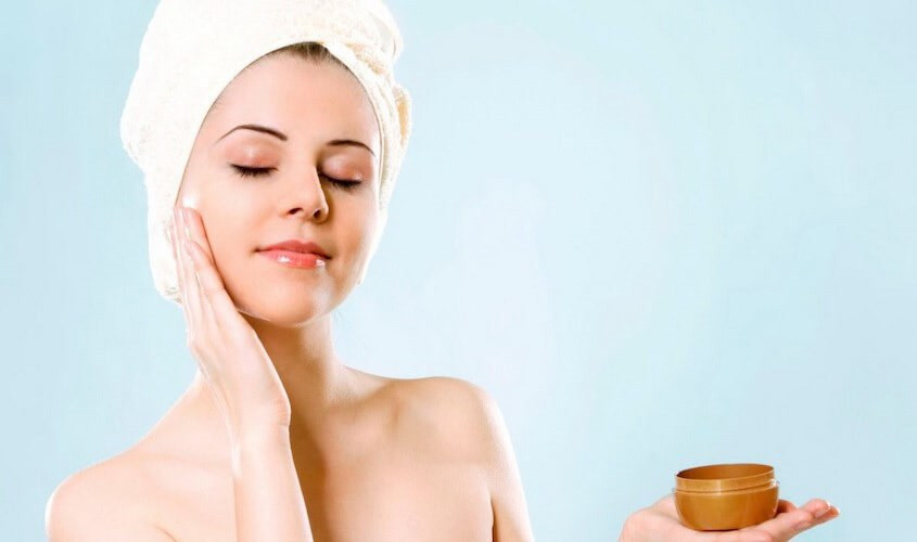 Buổi tối trước khi ngủ là thời điểm lý tưởng nhất để chăm sóc da mặt