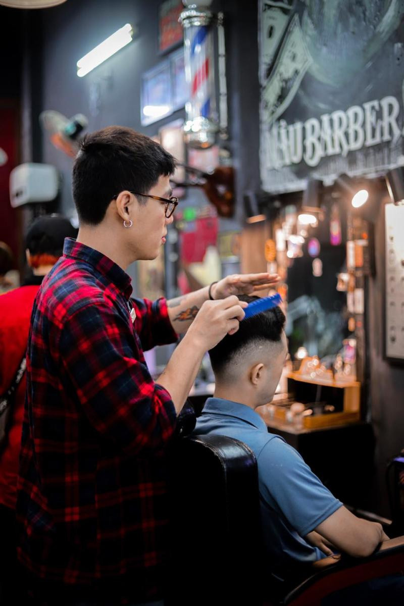 Các thợ cắt tóc chuyên nghiệp tại Nâu Barber Shop CS1