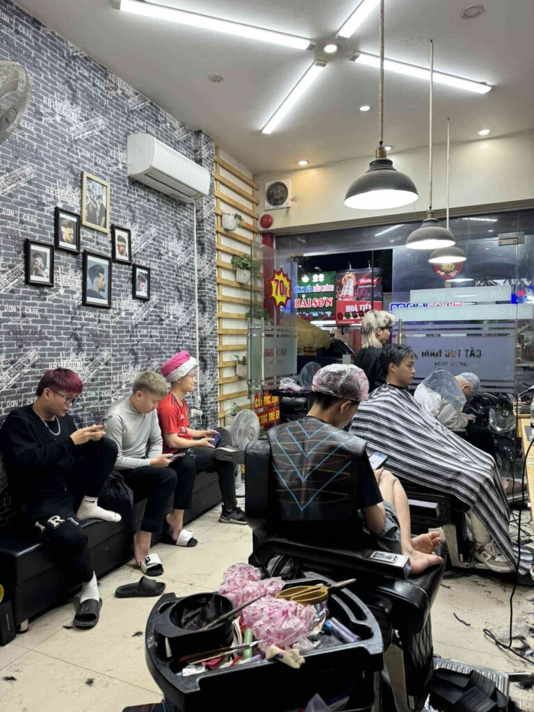 Dụng cụ cắt tóc chuyên nghiệp tại THIN BarberShop