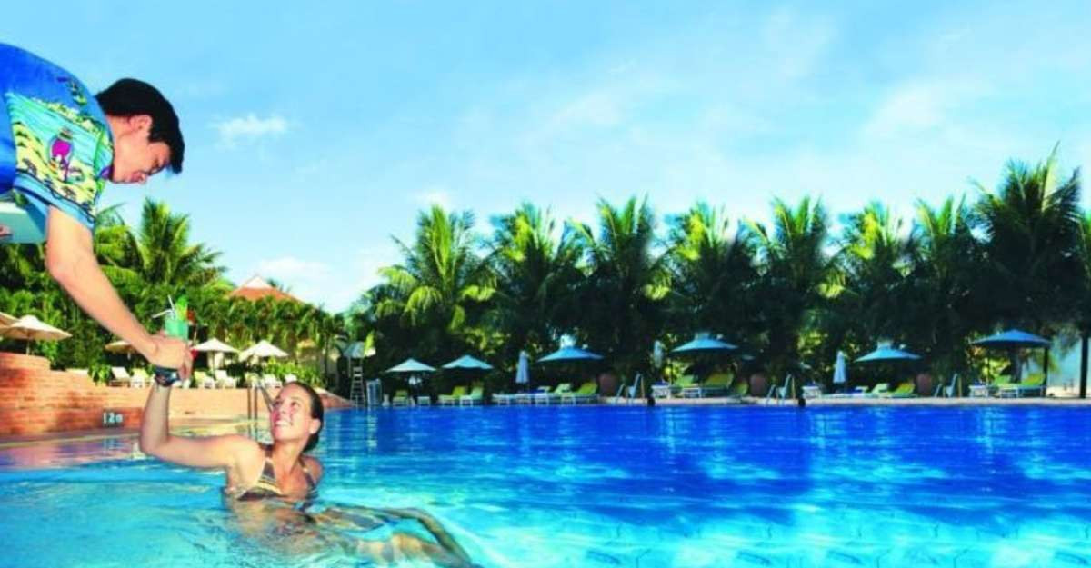 Hồ bơi tại Saigon Phu Quoc Resort &amp; Spa