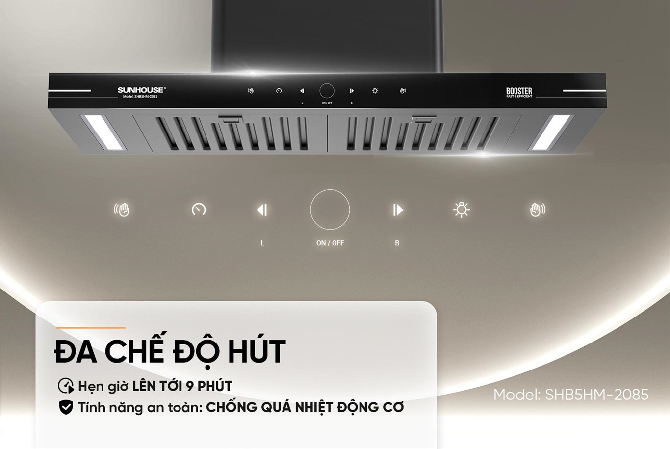 Khách hàng đến Tiệm Tóc Mạnh Chu bằng xe máy, bãi đỗ xe rộng rãi