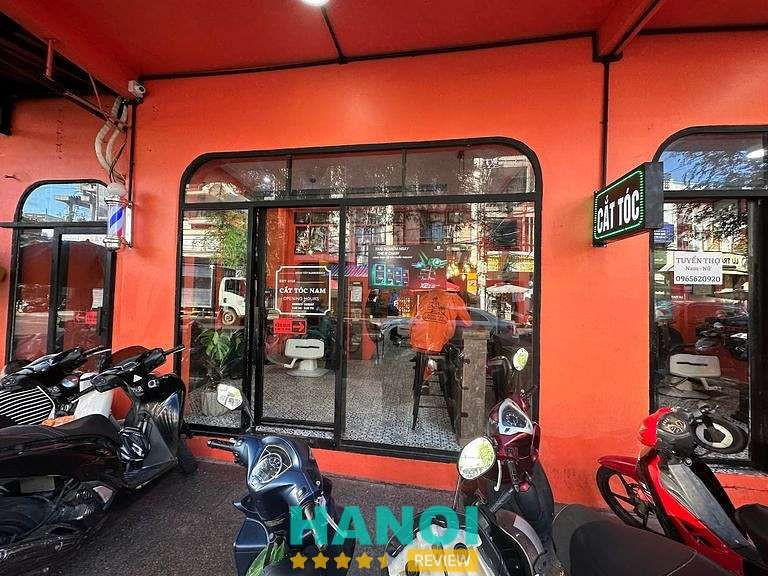 Không gian Đông Tây Barbershop