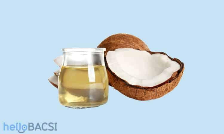 Lọ dầu dừa tinh khiết, nguyên liệu lý tưởng để làm mặt nạ dưỡng ẩm sâu cho làn da khô tự nhiên