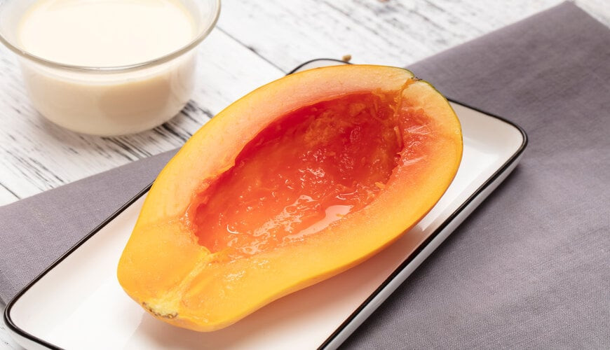 Mặt nạ sữa tươi và đu đủ giúp làm dịu và sáng da nhạy cảm