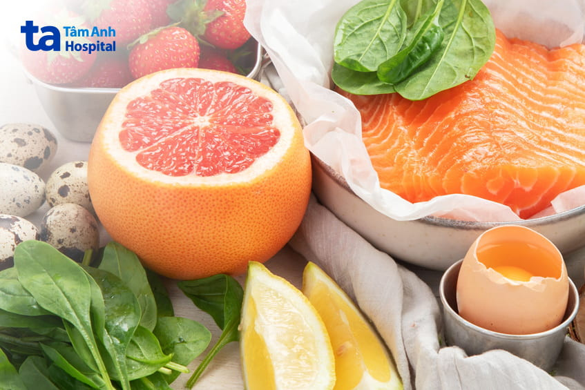 Người da khô bổ sung vitamin và khoáng chất để duy trì độ ẩm từ bên trong