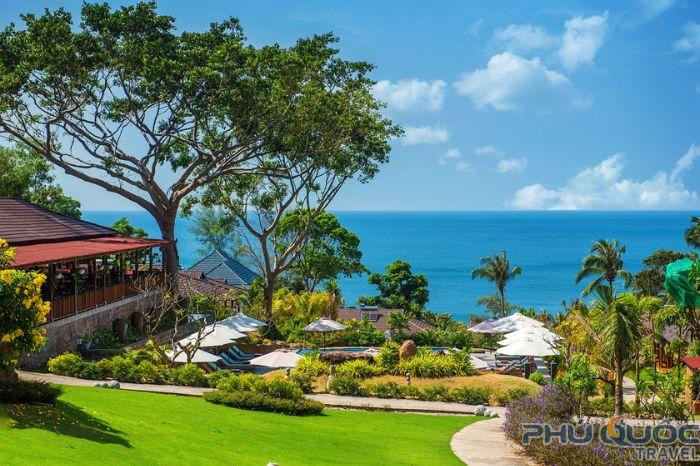 Resort 4 sao ở Phú Quốc với hồ bơi vô cực nhìn ra biển