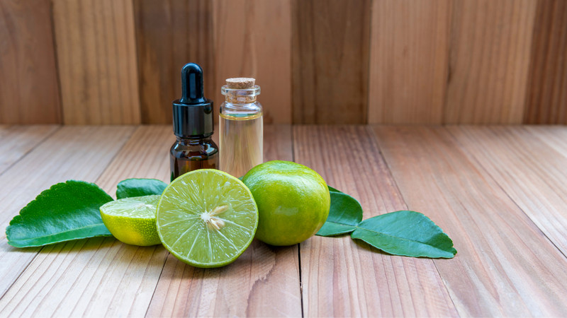 Sử dụng tinh dầu chanh để làm sáng da tự nhiên và hỗ trợ trị mụn hiệu quả