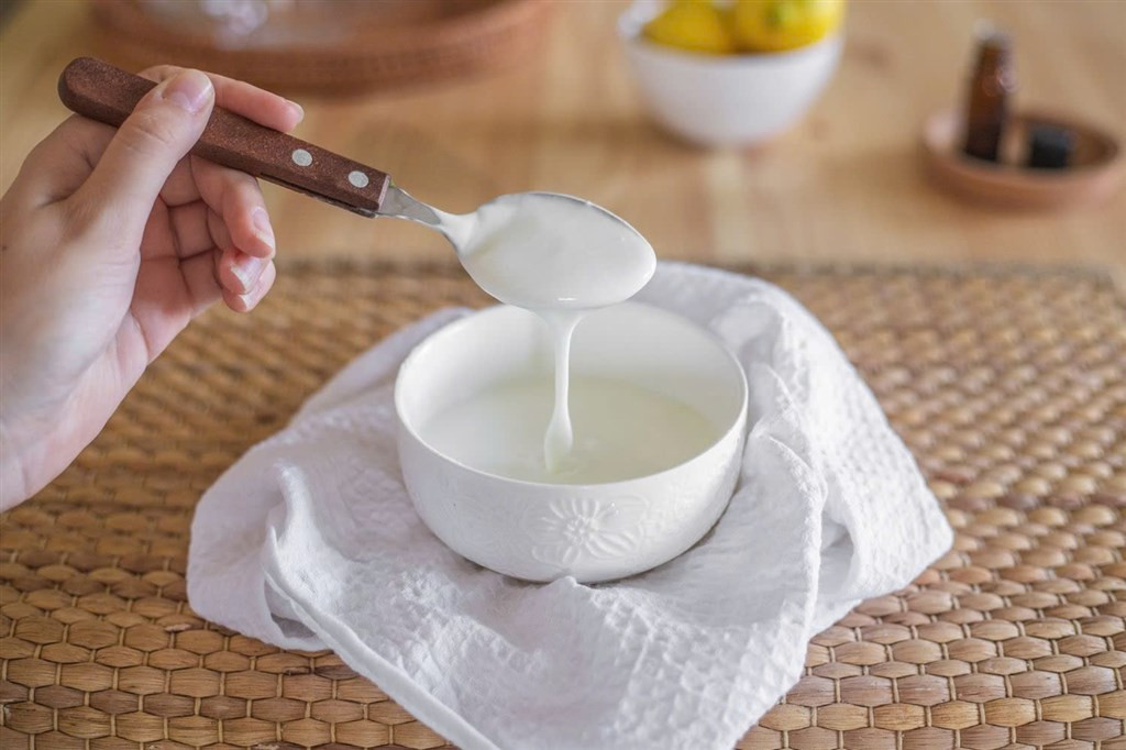 Sữa chua không đường kết hợp mật ong nguyên chất – bộ đôi dưỡng trắng da và làm dịu hiệu quả