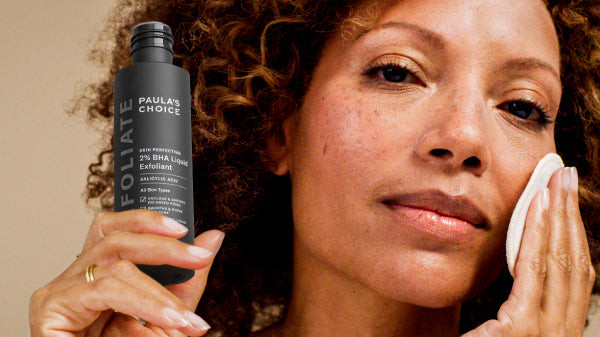 Tẩy tế bào chết bằng AHA hoặc BHA giúp làm sạch sâu cho da hỗn hợp