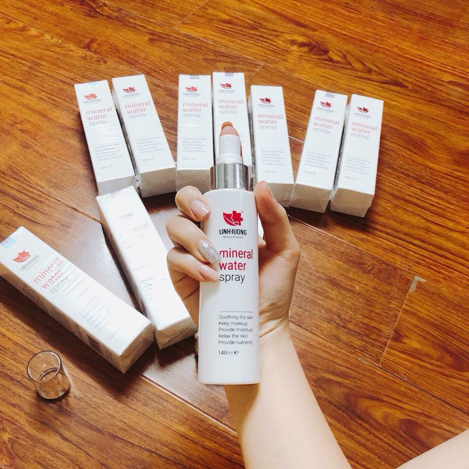 Xịt khoáng cấp ẩm tức thì giúp phục hồi da mùa hè