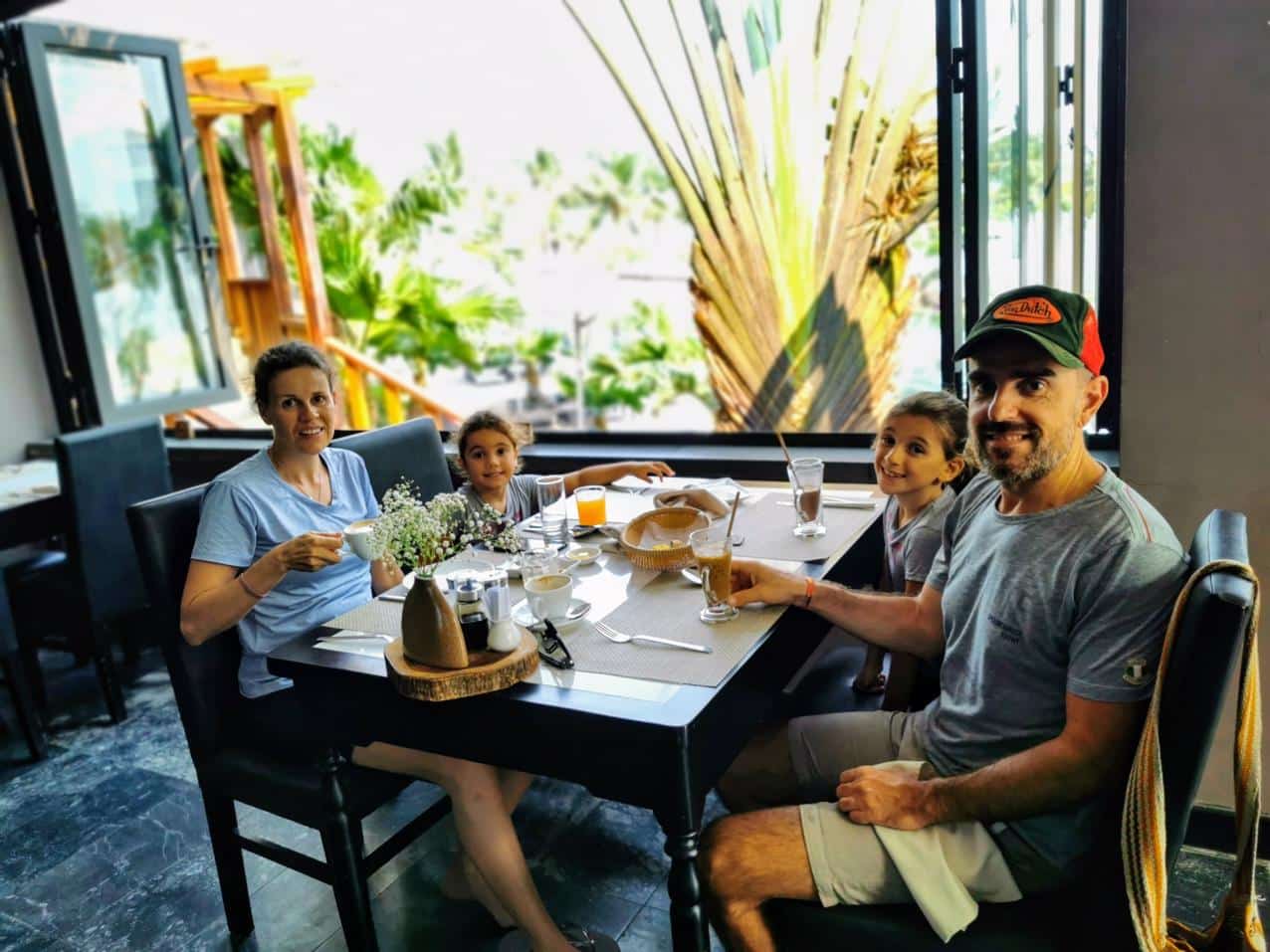 Hình ảnh gia đình đang tận hưởng tại Vedana Lagoon Resort and Spa