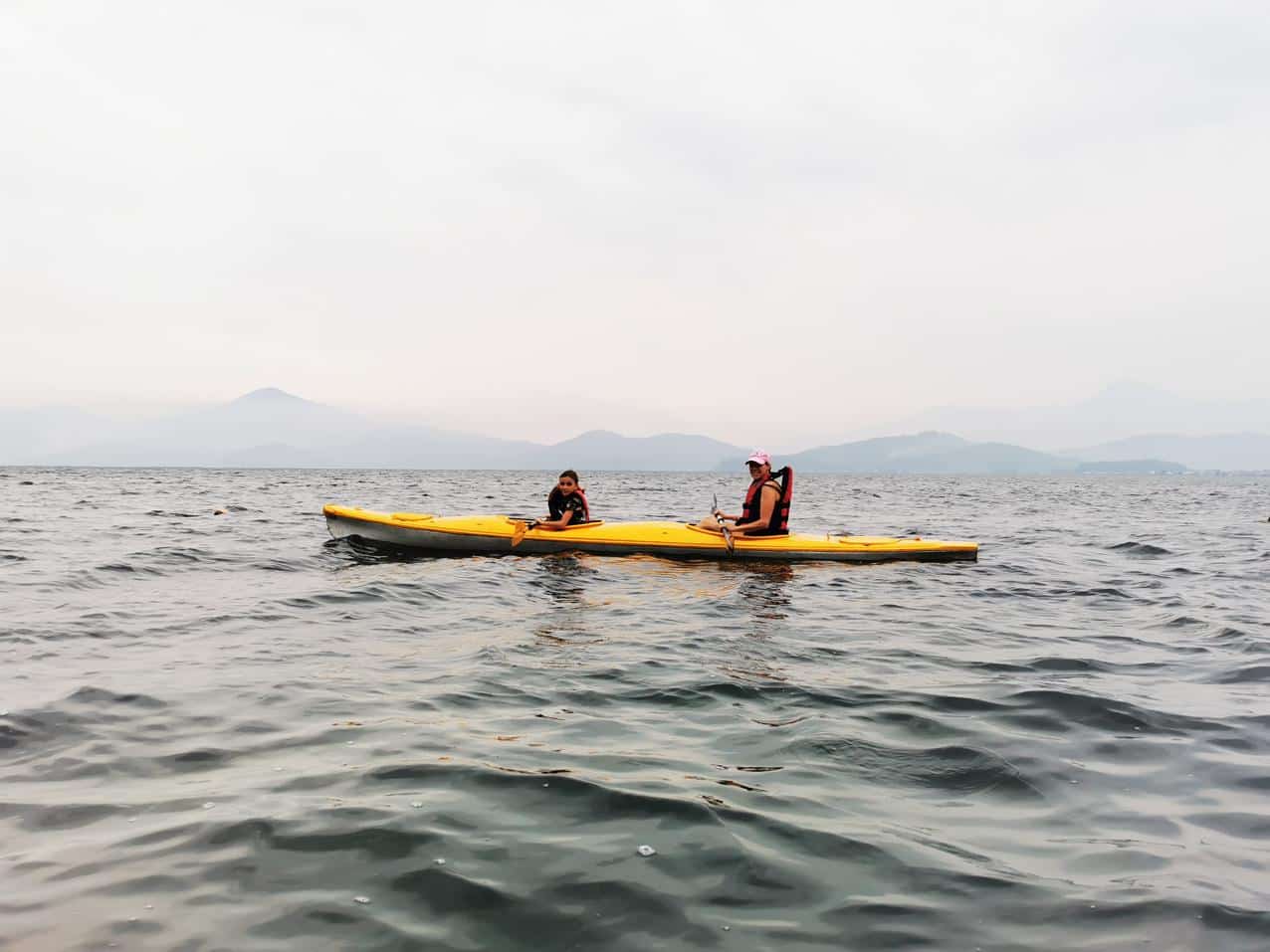 Chèo kayak tại Vedana Lagoon Resort and Spa