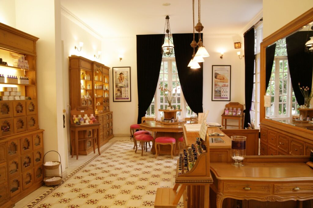 L’Apothiquaire Spa mang đến không gian thư giãn tinh tế với kiến trúc Pháp cổ tại Hồ Chí Minh