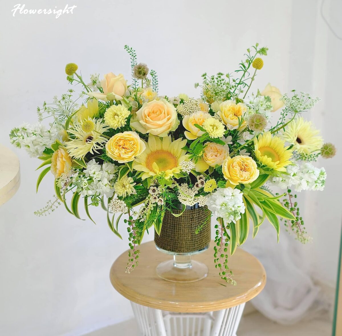 Giỏ hoa đồng tiền rực rỡ, chúc khai trương spa phát tài phát lộc